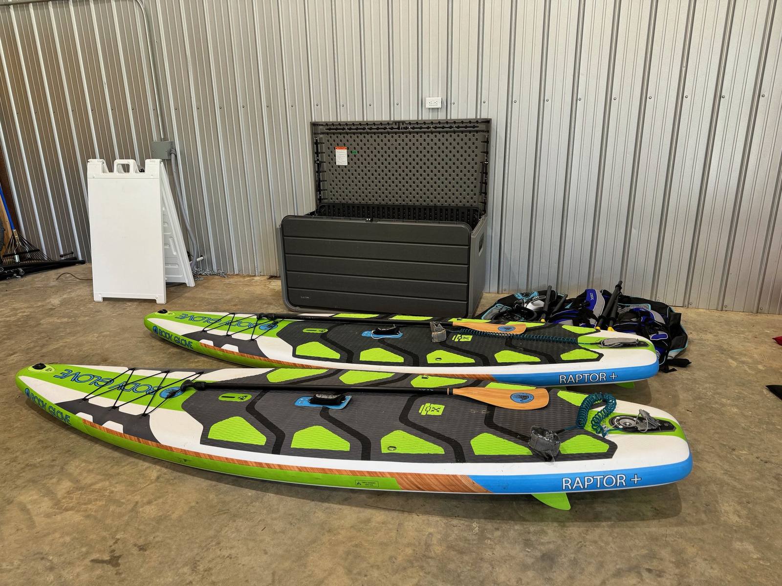 The paddleboards and kayak that come with the rental